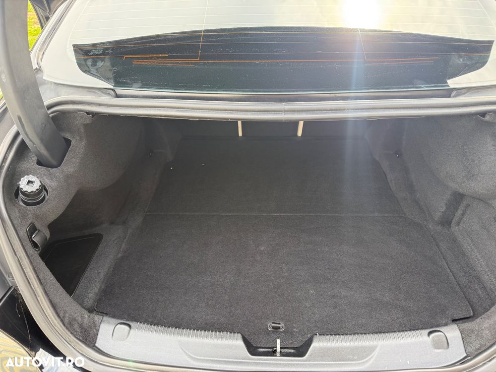 Jaguar XE D180 Aut. R-Dynamic SE - 27