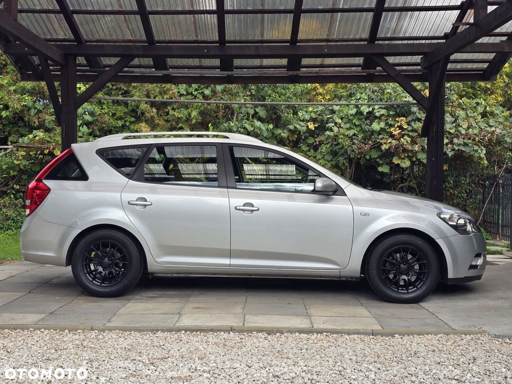 Kia Ceed 2011 photo 4
