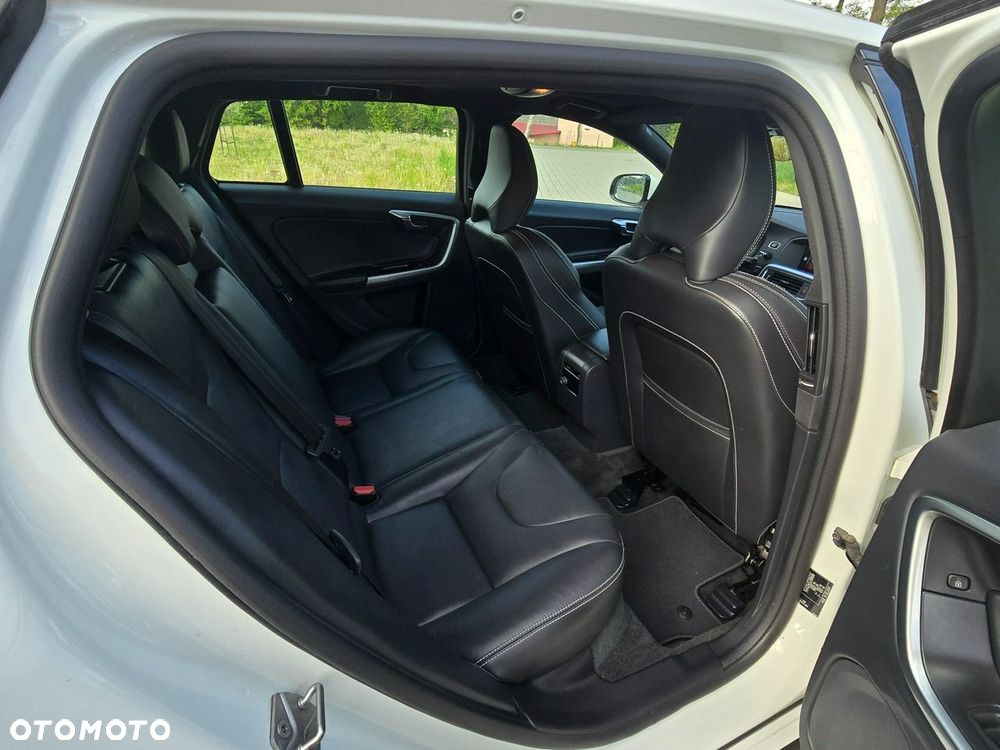 Volvo V60 D2 Geartronic Summum - 32