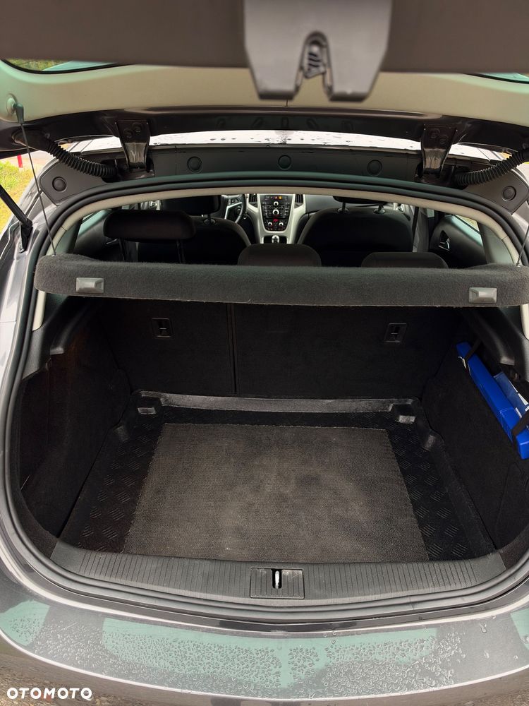 Opel Astra 2011