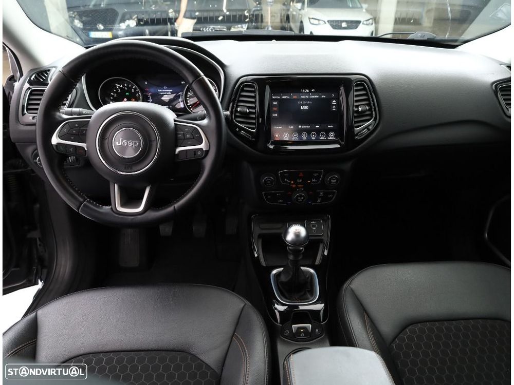 Jeep Compass 1.3 T Limited - 27