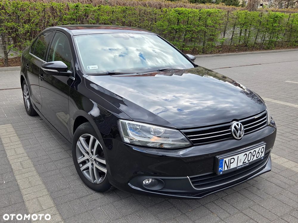 Volkswagen Jetta - 2