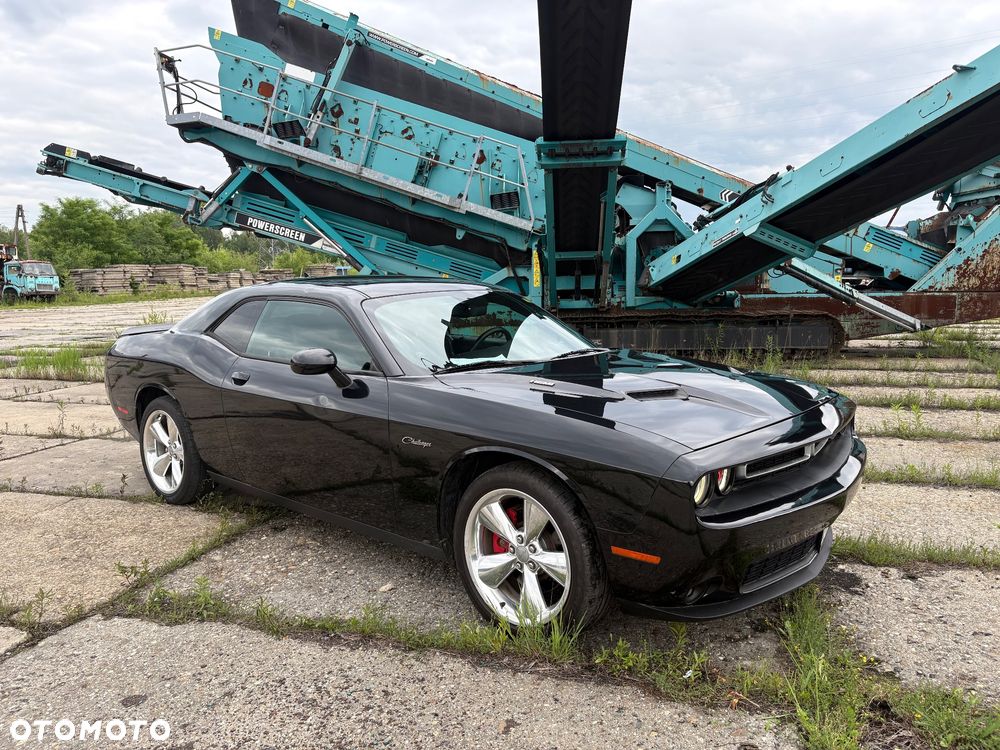 Dodge Challenger - 11