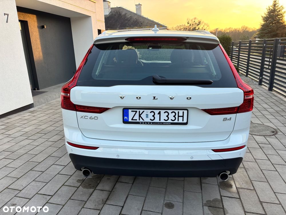 Volvo XC 60 B4 B Momentum Pro - 7