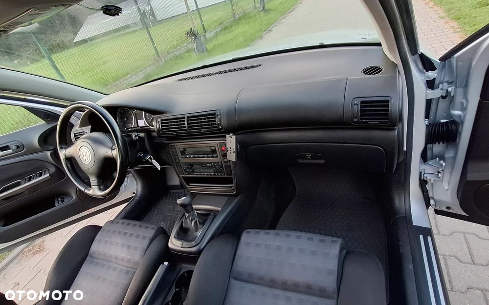 Volkswagen Passat - 16