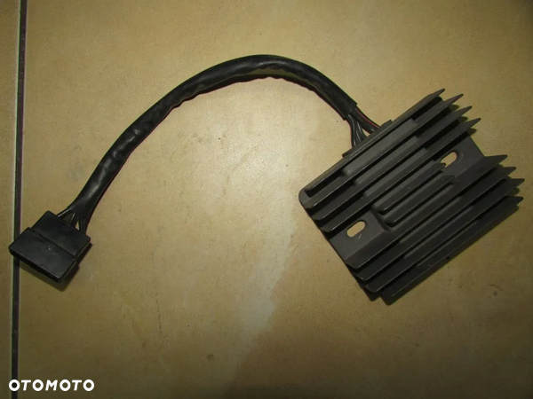 TRIUMPH BONNEVILLE T100 REGULATOR NAPIĘCIA