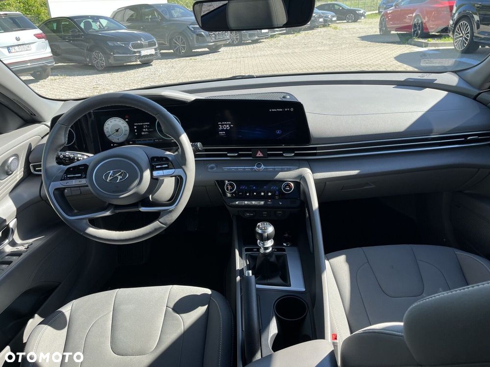 Hyundai Elantra - 23