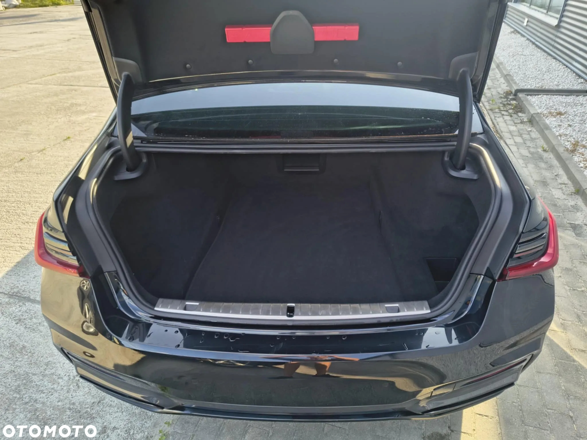 BMW Seria 7 750i xDrive sport - 9