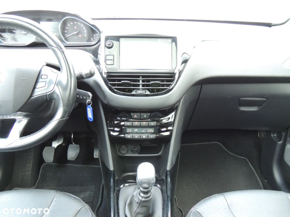 Peugeot 2008 1.2 PureTech Allure Pack S&S - 16
