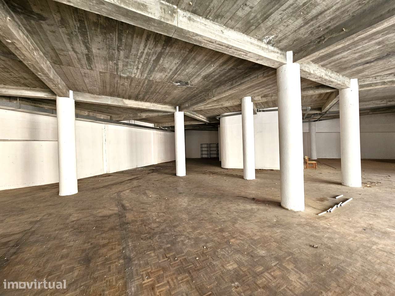 Loja, 875 m², Algés, Linda-a-Velha e Cruz Quebrada-Dafundo - Grande imagem: 4/12