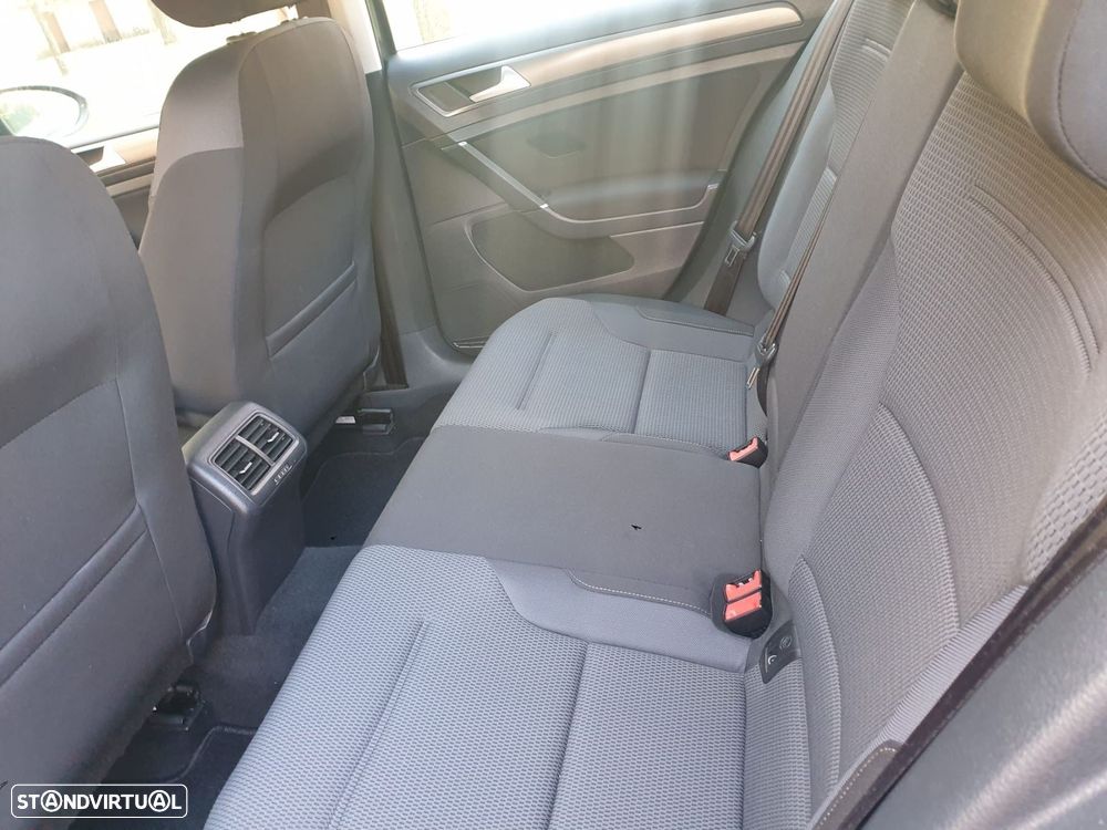 VW Golf Variant 1.6 TDi Confortline DSG - 19