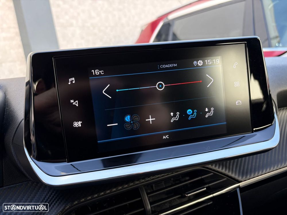 Peugeot 208 1.2 PureTech SE Style - 20