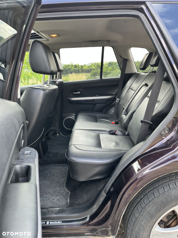 Suzuki Grand Vitara 2.4 De Luxe - 9