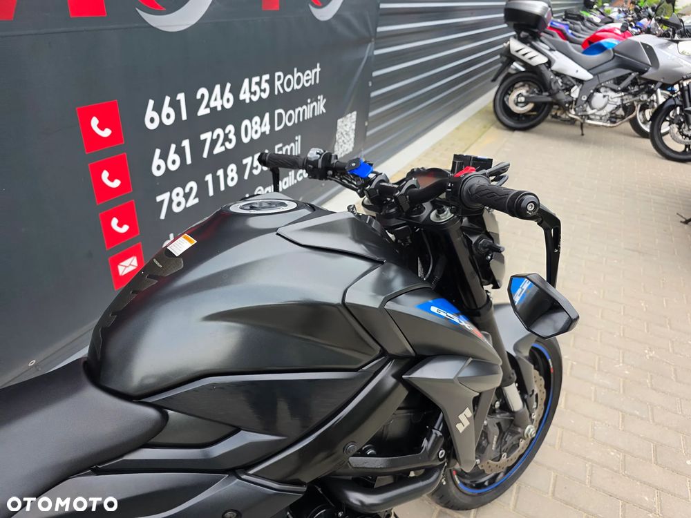 Suzuki GSX - 28