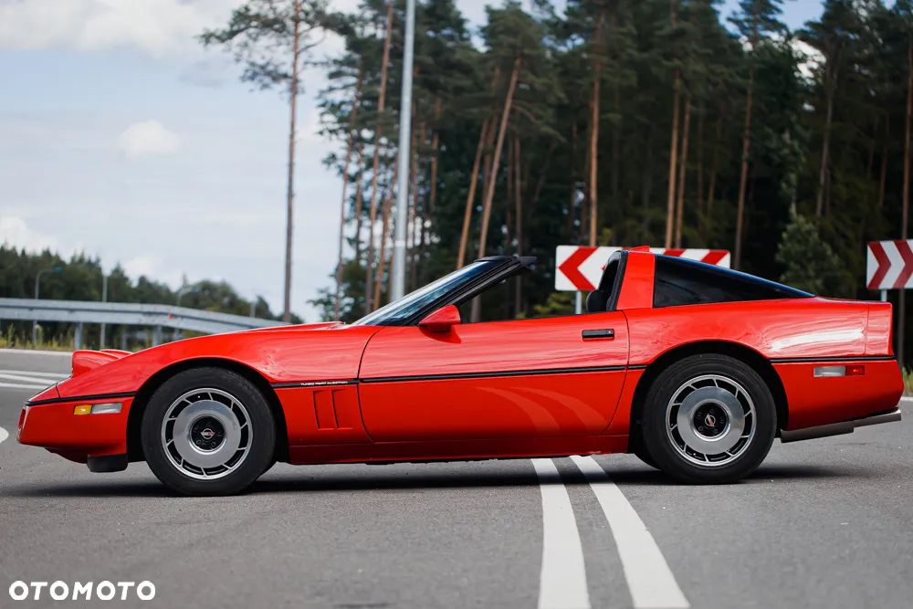 Chevrolet Corvette - 13