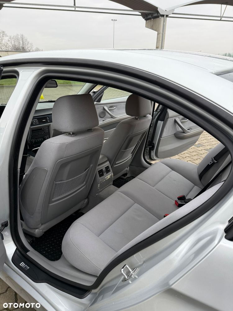 BMW Seria 3 318i - 8