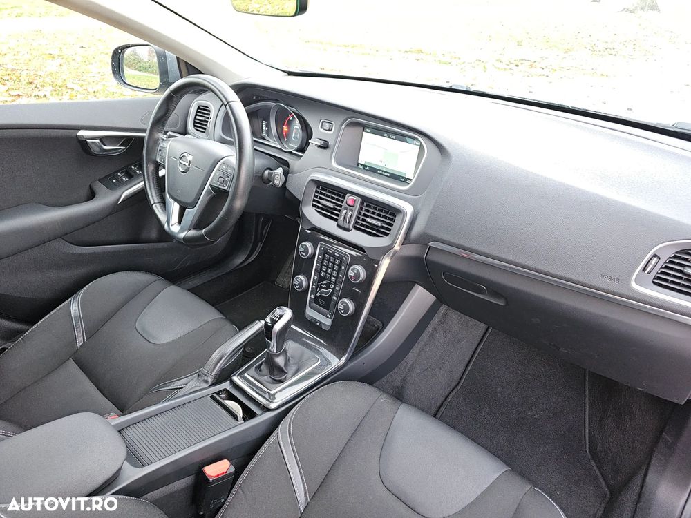 Volvo V40 T2 Momentum - 12