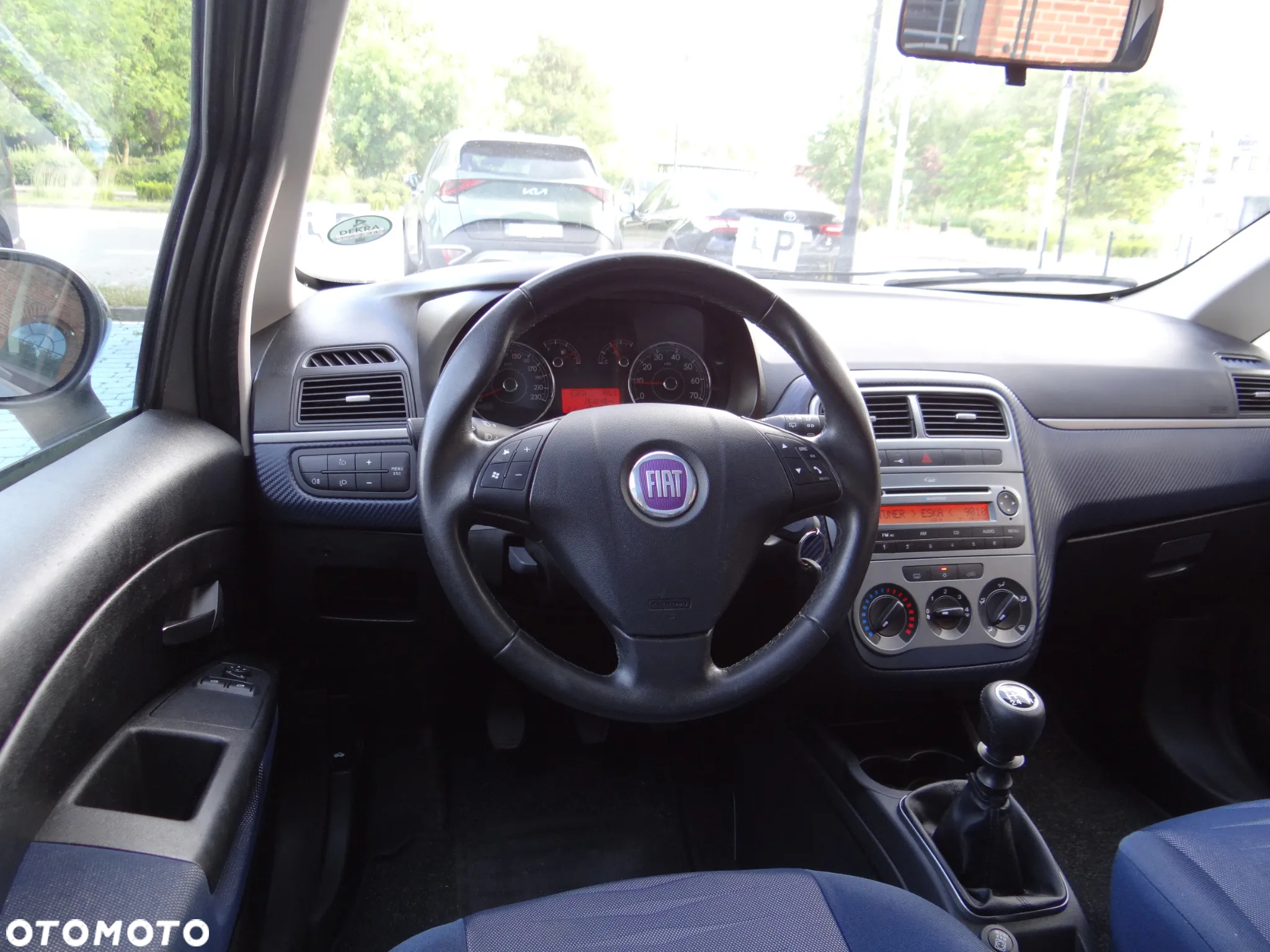 Fiat Punto 1.4 Young - 27