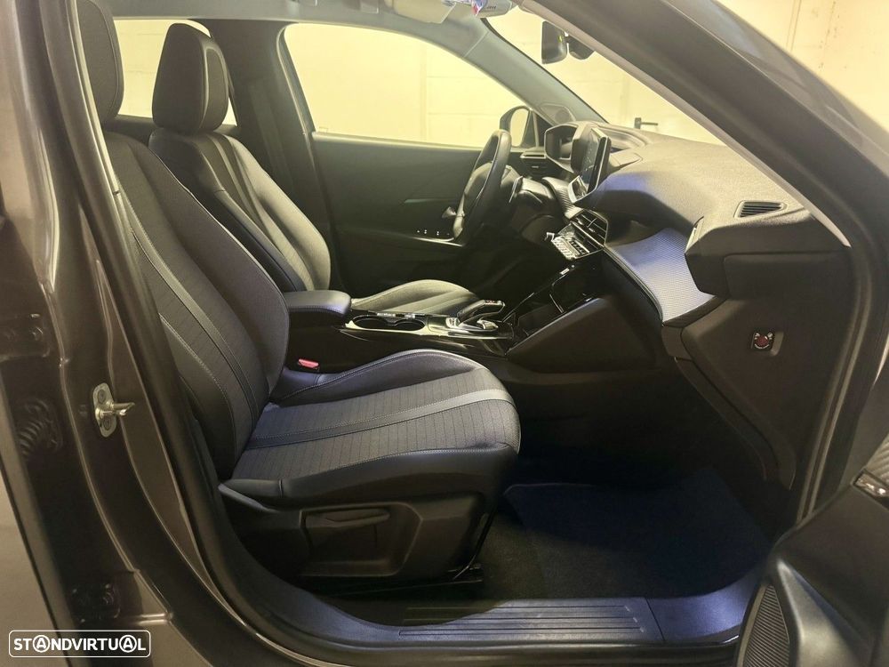 Peugeot 2008 1.2 PureTech Allure Pack EAT8 - 21