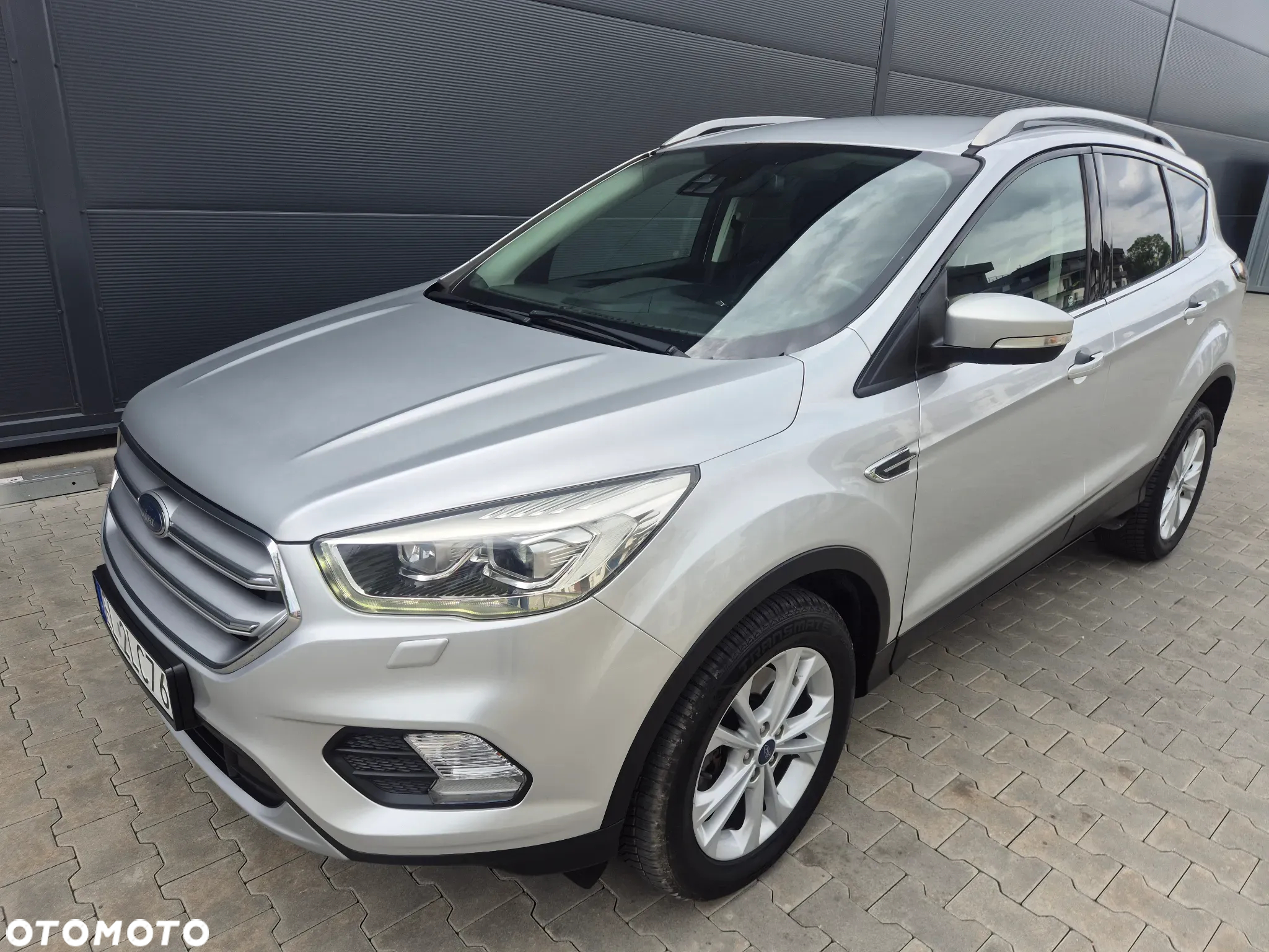 Ford Kuga 2.0 TDCi 2x4 Titanium - 4