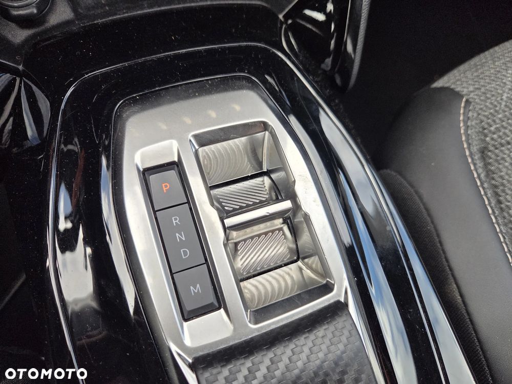 Peugeot 2008 PureTech 130 EAT8 Allure - 24