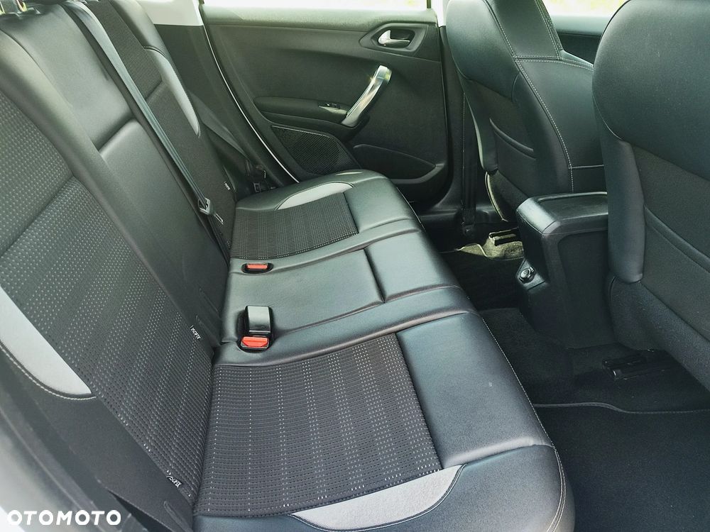 Peugeot 2008 1.6 VTi Allure - 24