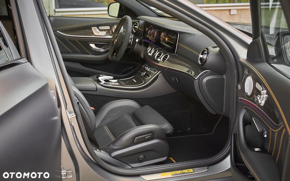 Mercedes-Benz Klasa E AMG 63 S 4Matic AMG Speedshift 9G-MCT Edition 1 - 15