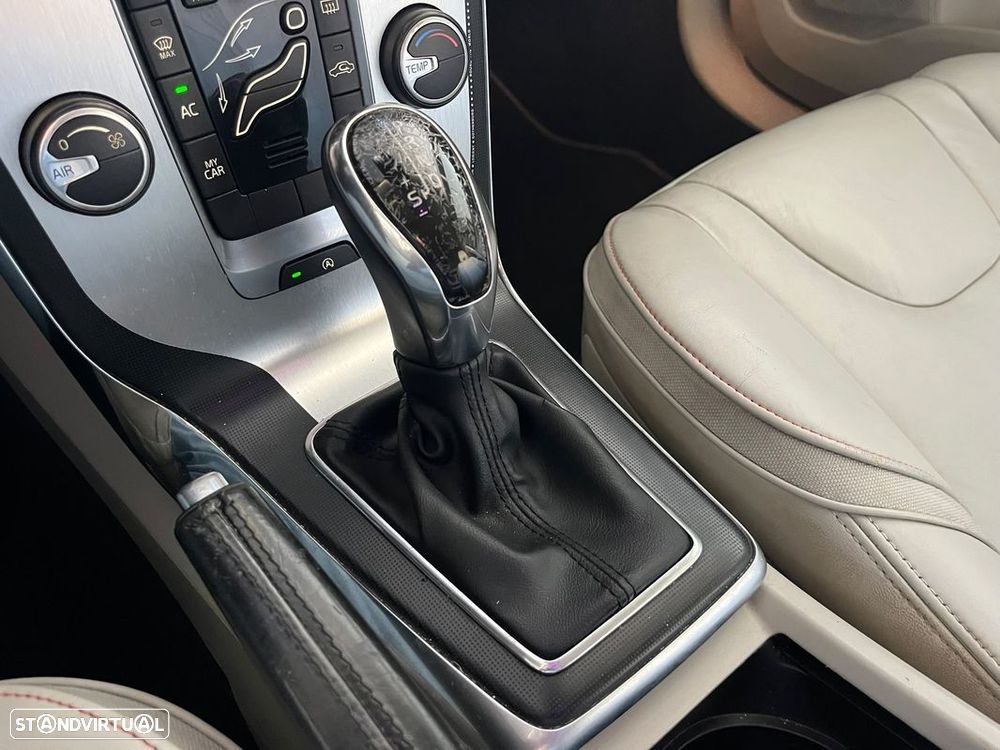 Volvo V40 Cross Country 1.6 D2 Volvo Ocean Race Powershift - 15
