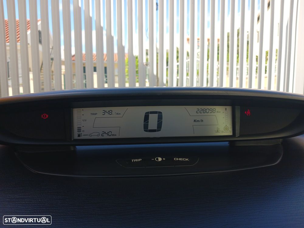 Citroën C4 1.6 HDi 110 Exclusive - 22