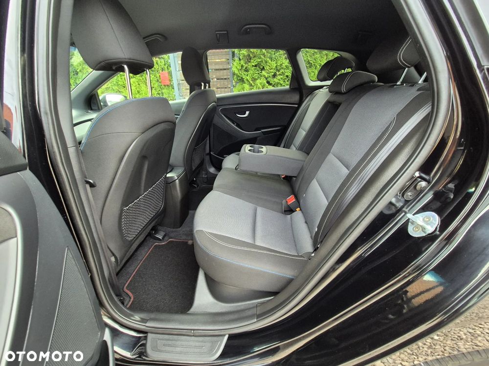 Hyundai i30 blue Kombi 1.6 GDi Passion - 19