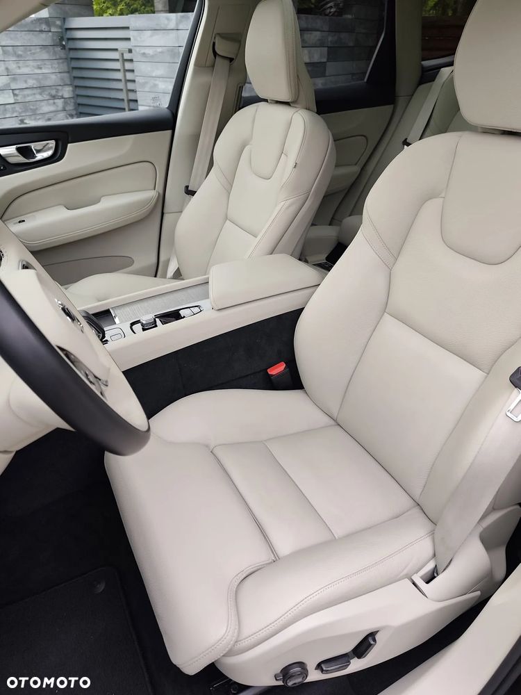 Volvo XC 60 T6 Plug-In Hybrid AWD Plus Dark - 16