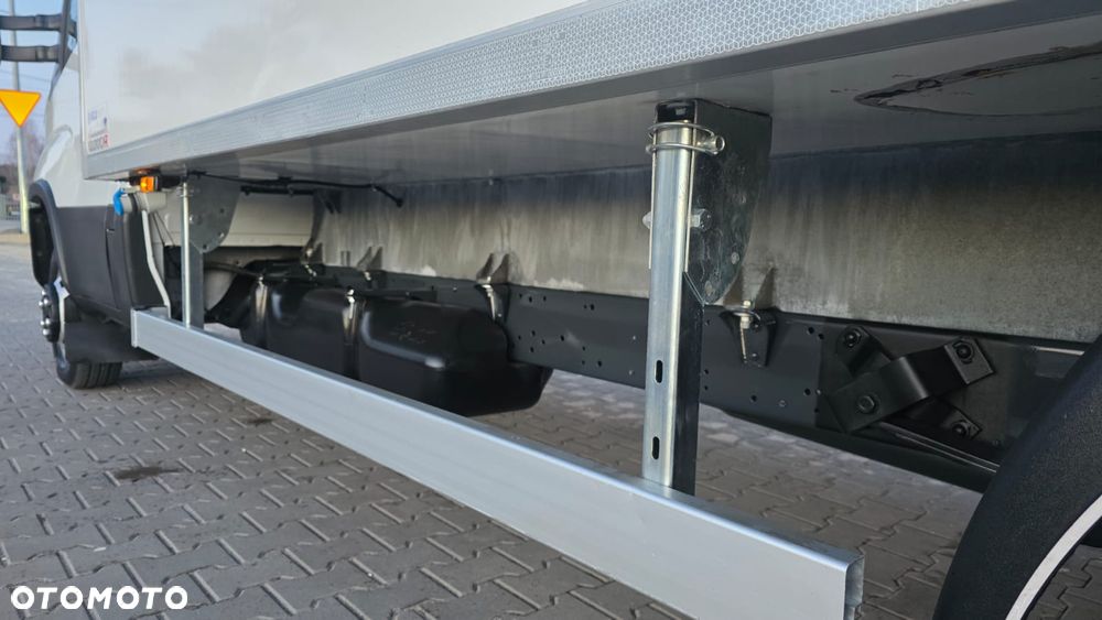 Iveco ❗️❗️DAILY 3.0 180Km 50C18 JAK NOWY ❗️❗️NOWY MODEL / CHŁODNIA MROŹNIA -32 +32 / ZASILANIE 230V / PIERWSZY WŁASCICIEL / NAVI / KAMERA COFANIA / FULL LED / TEMPOMAT AKTYWNY / BLIŹNIAKI / GRUBA SCIANKA / ZABUDOWA IGLOOCAR / AGREGAT CARRIER / WERSJA WZMOCNIONA / FULL OPCJA / SERWIS ASO / SALON POLSKA / 35C15 50C15 35C18❗❗ JAK Z SALONU - NOWY -❗❗ - 14