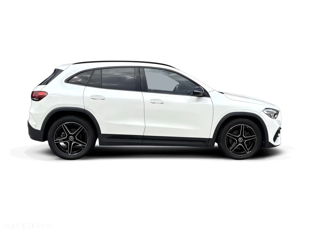 Mercedes-Benz GLA - 8