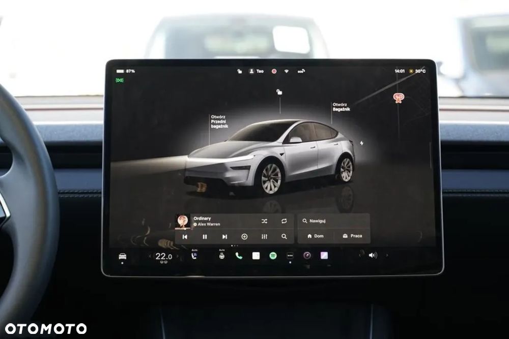 Tesla Y Long Range AWD - 12