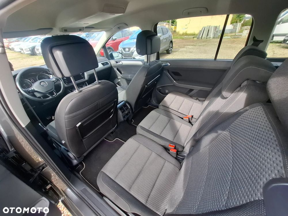 Volkswagen Touran 2.0 TDI SCR Comfortline - 11