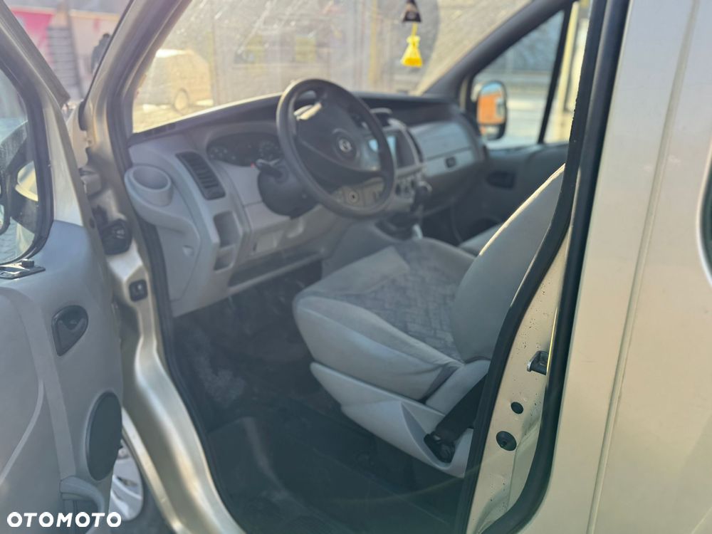 Opel Vivaro Tour - 4