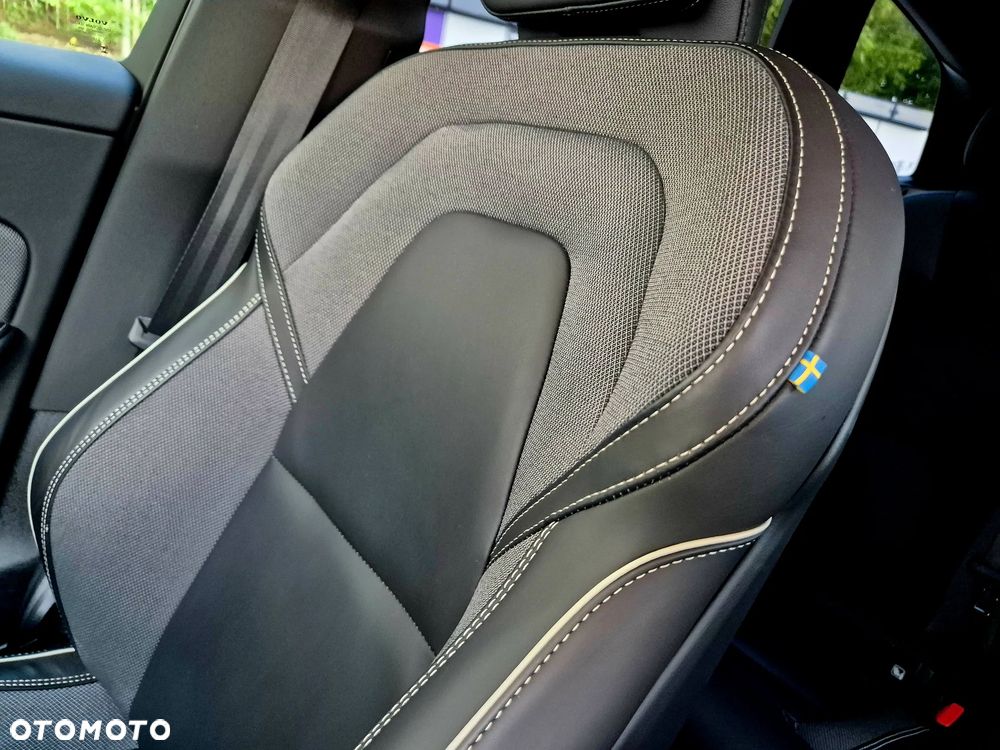 Volvo XC 60 B4 D Ultimate Dark - 22