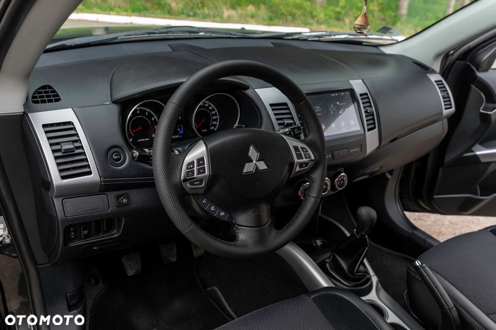 Mitsubishi Outlander - 27