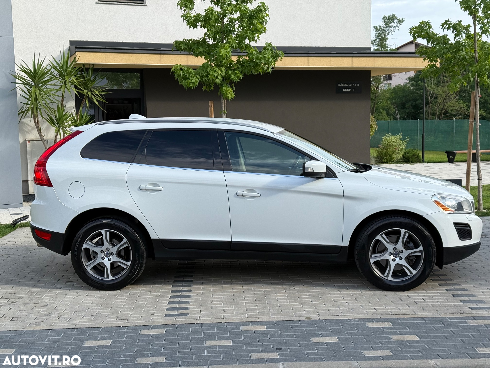 Volvo XC 60 D5 AWD Momentum - 3