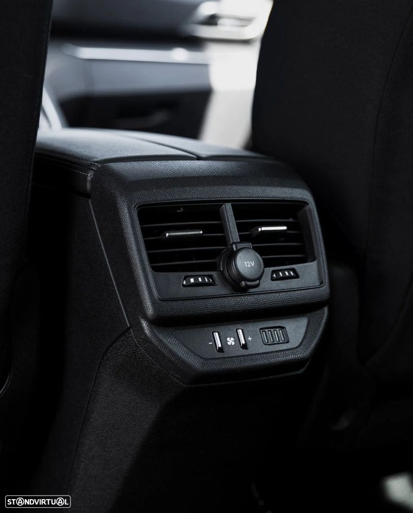 Peugeot 2008 1.2 PureTech Allure EAT8 - 23