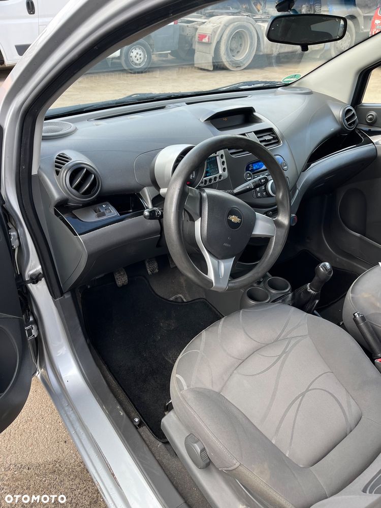 Chevrolet Spark 1.0 - 12