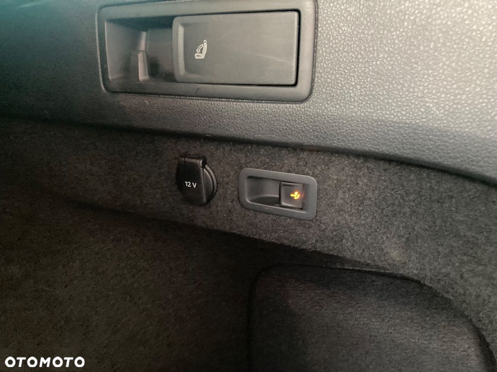 Volkswagen Passat Variant 2.0 TDI SCR DSG (BlueM Tech) Highline - 11