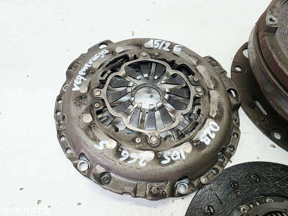 KOŁO DWUMASOWE SPRZĘGŁO AUDI A4 B8 A5 2.0 TDI 2.0 TFSI 0B2105266S 15/26 - 7