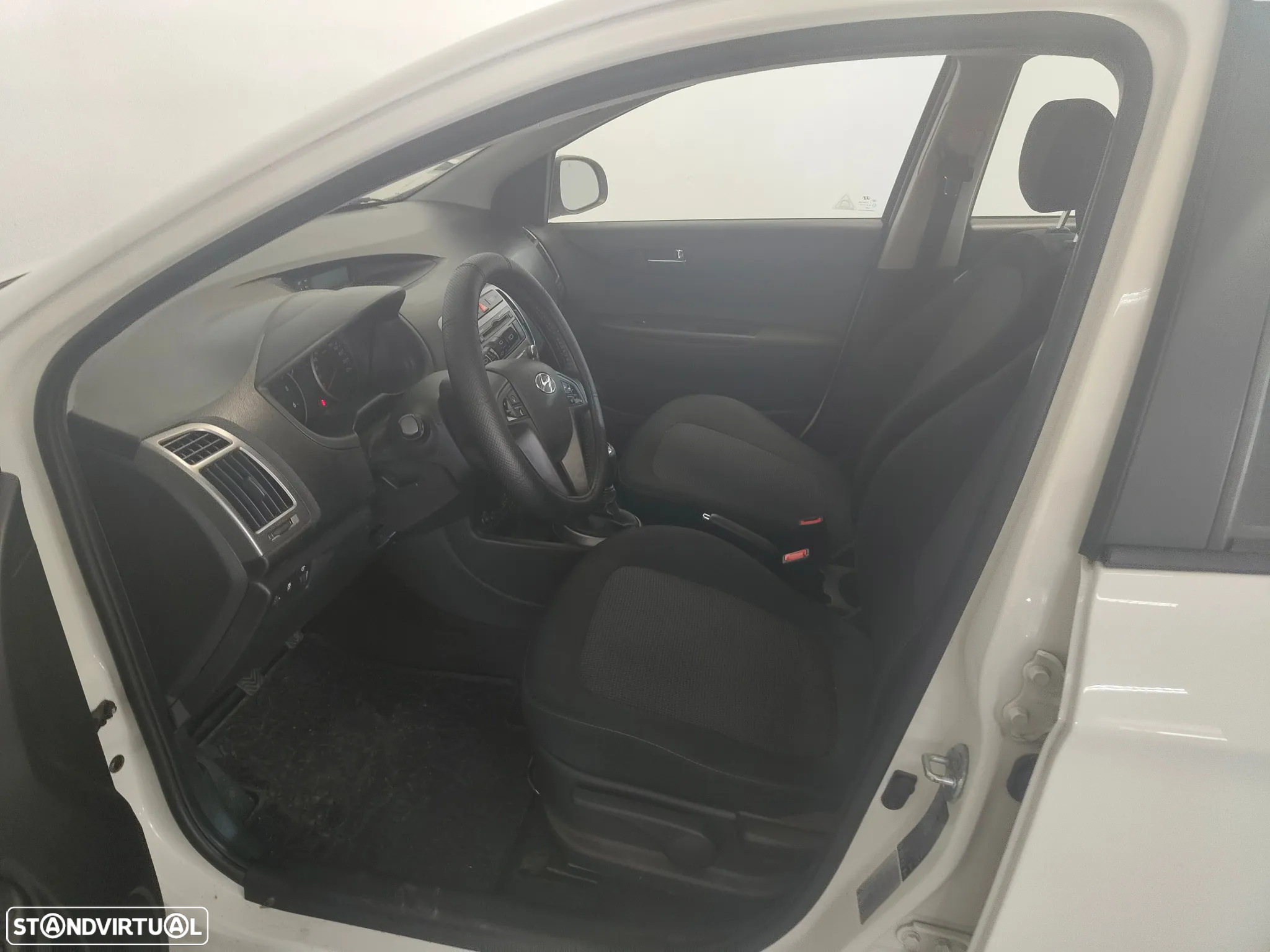 Hyundai i20 1.1 CRDi Urban - 10