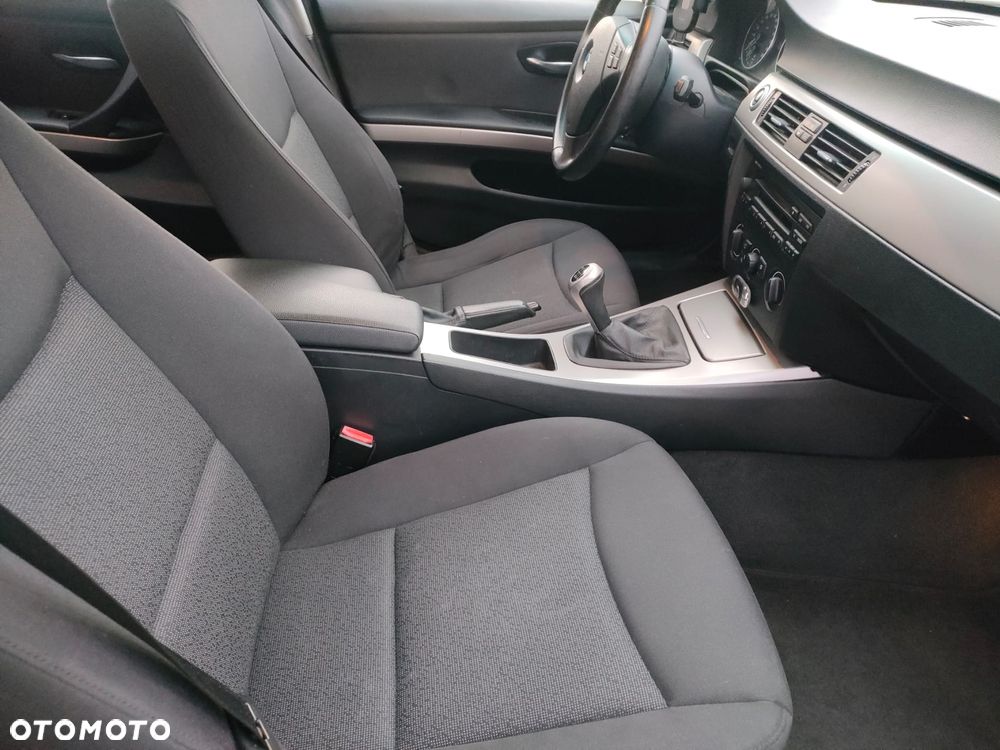 BMW Seria 3 318d - 5