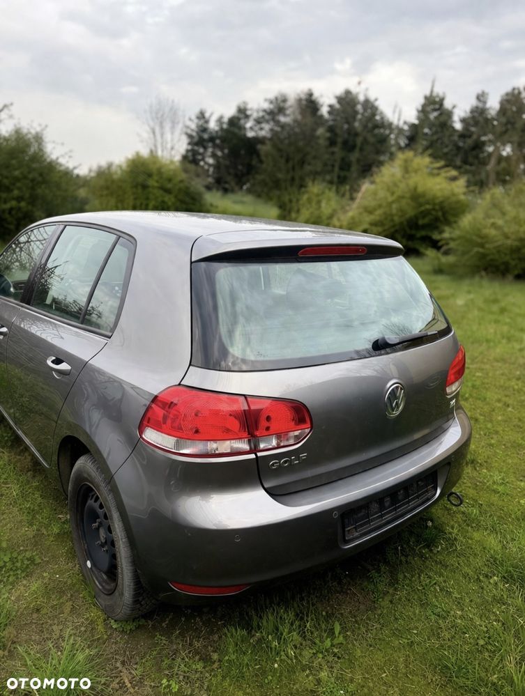 Volkswagen Golf - 1