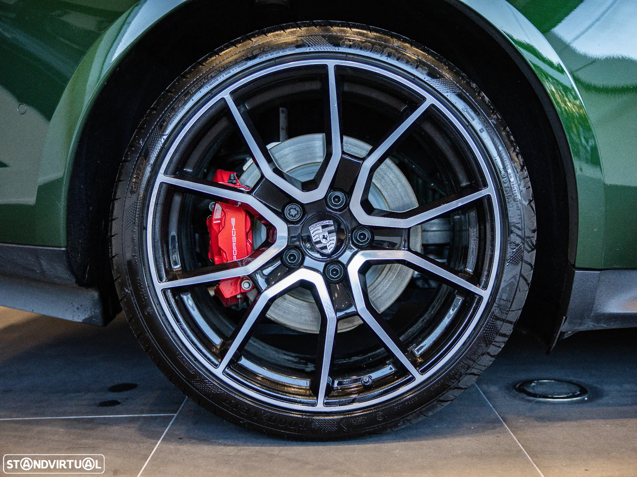 Porsche Taycan 4S - 38