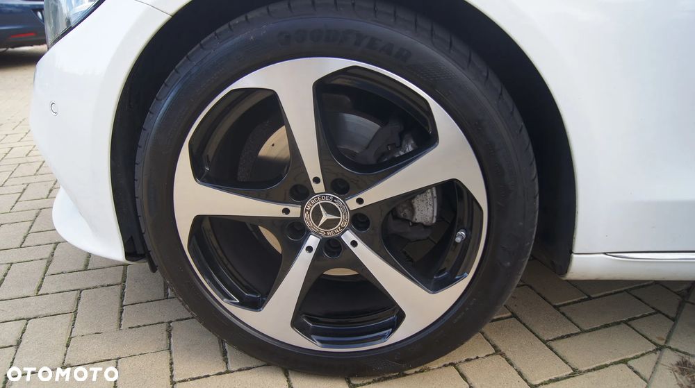 Mercedes-Benz Klasa C 220 d T 9G-TRONIC AMG Line - 9