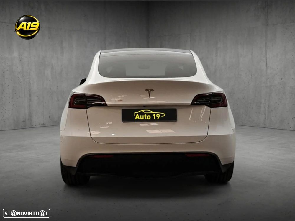 Tesla Model Y - 5