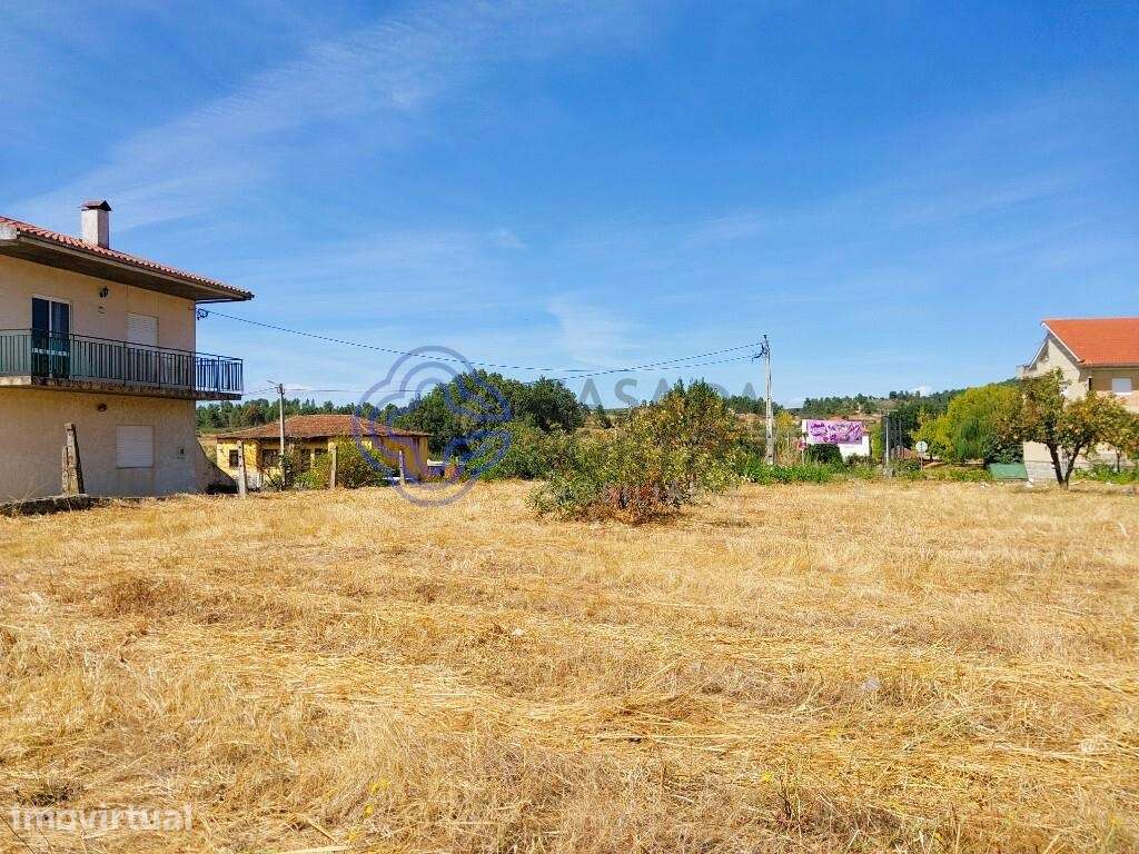 No centro de Torre de D. Chama, moradia com mais de 1500m2 de terreno - Grande imagem: 4/27